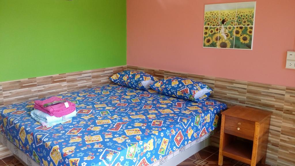 Rueangsrisiri Guesthouse 2 سوكوتايْ الغرفة الصورة